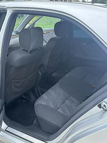 mercedes 208 d: Mercedes-Benz E-Class: 2 l | 2000 il Sedan — 7