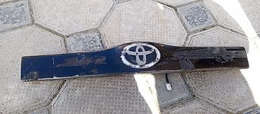 Toyota arxa baqaj qapağına dekorativ panel (nömrə işığı və