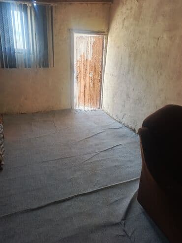 Kirayə üçün sadə və geniş otaq - Tək səviyyəli, işıqlı otaq - Pəncərə