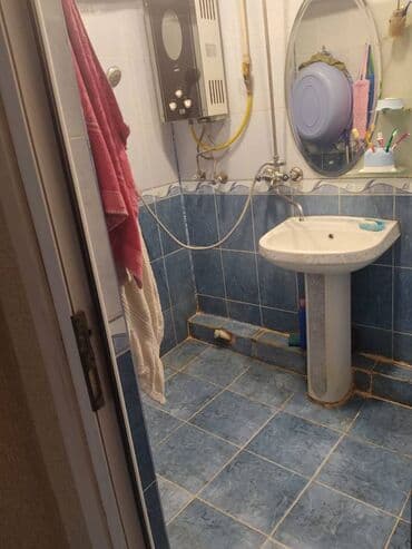 9 ci mikrorayon satilan evler: Bakı, 3 otaqlı, Köhnə tikili, m. Neftçilər, 60 kv. m — 6