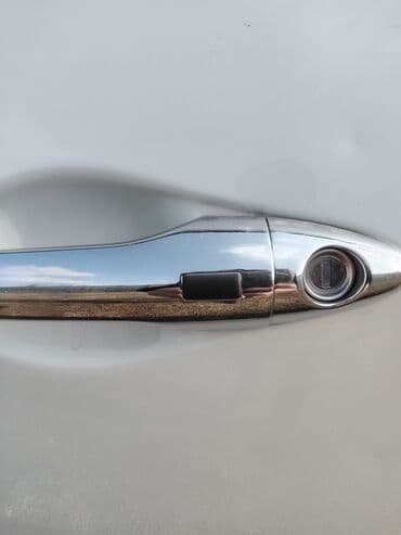 aqrar kend teserrufati texnika traktor satis bazari: Hyundai ix35, ağ rəngli krossover/SUV. Xarici: - Ağ kuzov, qara alt — 8