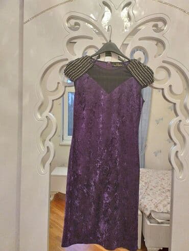 tikdirmek ucun don modeli: Bənövşəyi rəngli, dizaltı uzunluqda şıq paltar. - Material: məxmər — 3