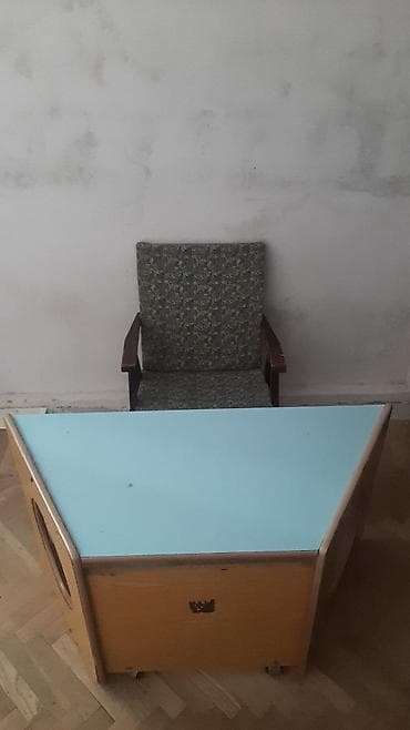 Qonaq otağı üçün, Açılmayan, Künc masa