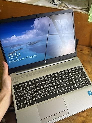 hp specture: HP noutbuk – 15.6" ekranlı, tam ölçülü klaviatura (rəqəmsal blokla) — 2