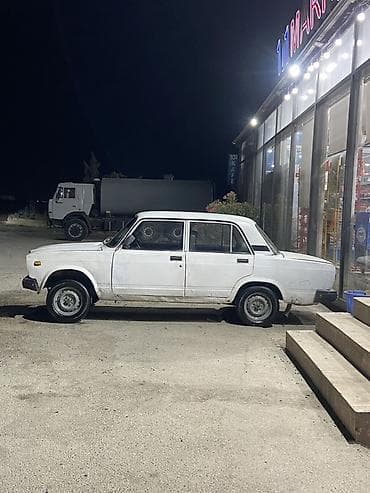 e39 turbo.az: VAZ 2107, ağ rəng, sedan kuzov. Xüsusiyyətlər: - 4 qapı, 5 yerlik — 2