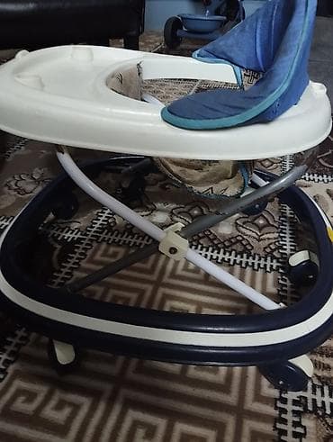 çəliklər: Uşaq gəzdirəni (walker) - Rənglər: ağ-göy çərçivə, mavi baş dayağı - — 1