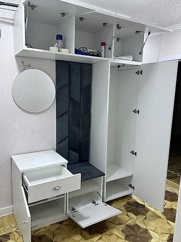 Dehliz mebeli ela vezyetdedi ayaqqabi ve paltar asmaq ucun yeri var 1 — 2
