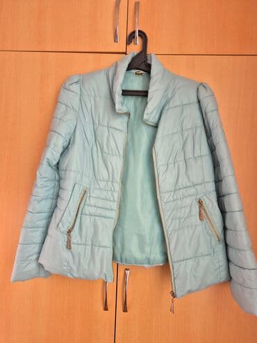 Toy paltarları və aksesuarları: Açıq yaşıl rəngli qadın puf jaketi. - Yüngül, qatlambaşlı (puf) — 1