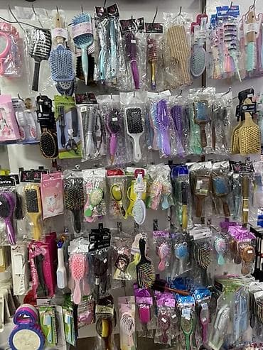 Müxtəlif növ saç daraqları və fırçaları - Geniş çeşid: klassik yastı