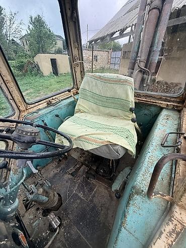 traktör satış: Universaldır: ön qreyder bıçağı və arxa ekskavator kovası olan təkərli — 6