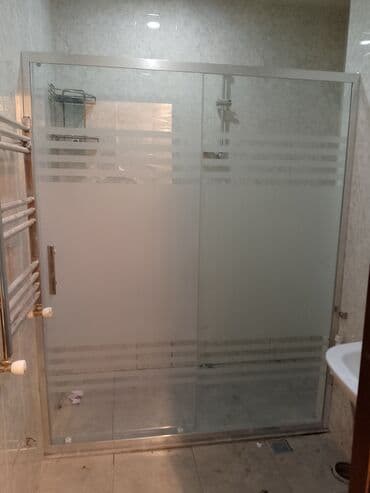 Vannalar: Gümüşü rəngli alüminium çərçivəyə malik duş kabinəsi. Şüşələr buzlu — 2