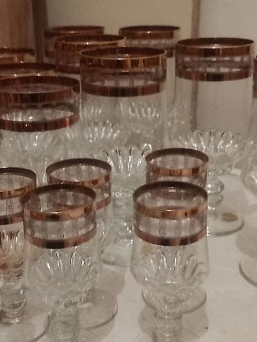 islenmis qablar: Qədəhlər, Şüşə — 4