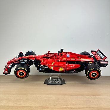 LEGO Ferrari F1 satılır (kopiya, amma çox keyfiyyətli). Originaldan