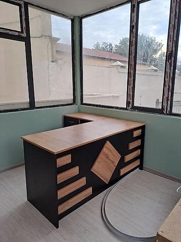 Ofis masaları: Yeni, İşçi üçün, Künc masa — 1