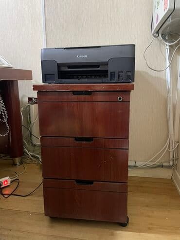 реклама офисной мебели: Ofis mebel dəsti Tərkib: - Şkaf-vitrin: 3 bölməli üst hissə (orta — 4