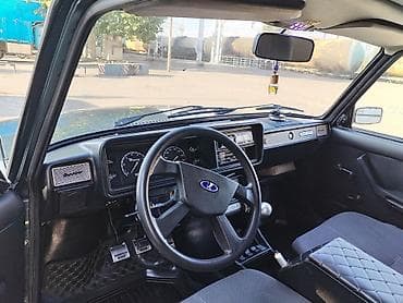 tra: VAZ 2107 sedan - Kuzov: 4 qapılı sedan, tünd yaşıl rəng - Mühərrik — 7