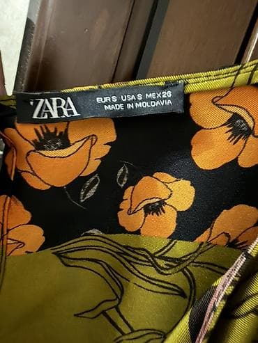 ZARA markalı qadın donu. Ölçüsü S-dir (etiketdə EUR S / USA S / MEX 26 — 2