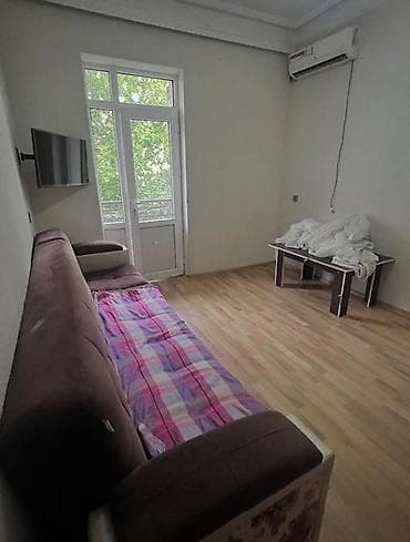 berde ev: Nərimanov Metrosu metroya 5/6 dəqiqəlik məsafədə yerləşir. Polis — 2