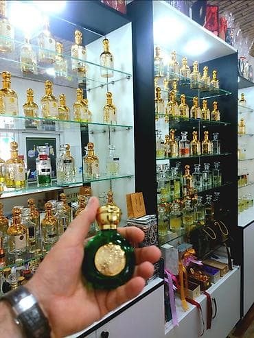 etir qab: Hazır Ətir biznesi satılır. Kondinsaner, mebellər, vitrinlər — 6