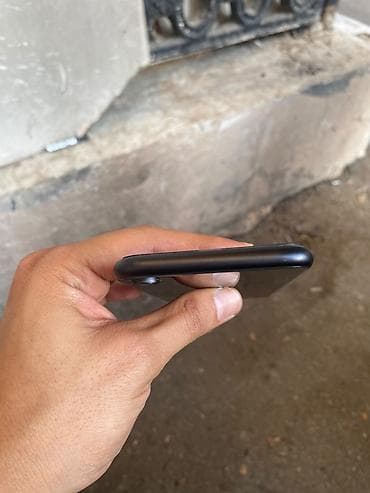iphone xs pro max: IPhone Xr, 64 GB, Qara, Face ID — 6