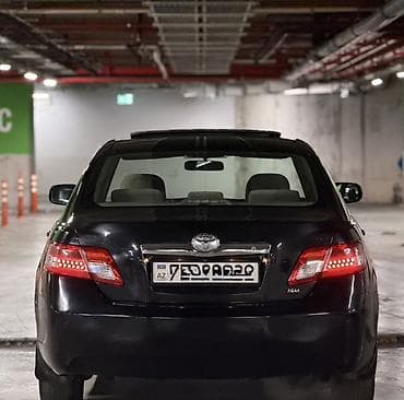 camry: Toyota Camry: 2.4 l | 2010 il Sedan — 5