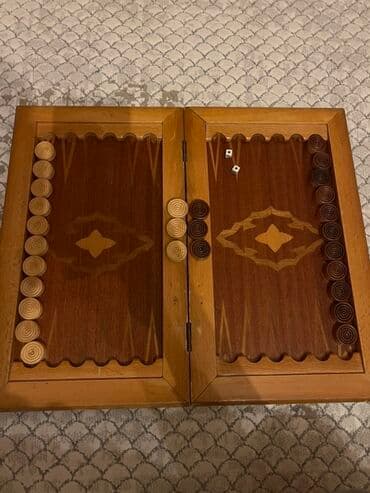 Dəbilqələr: Sovet İttifaqının 60 illiyinə həsr olunmuş nadir nərd taxtası. Tarixin — 2