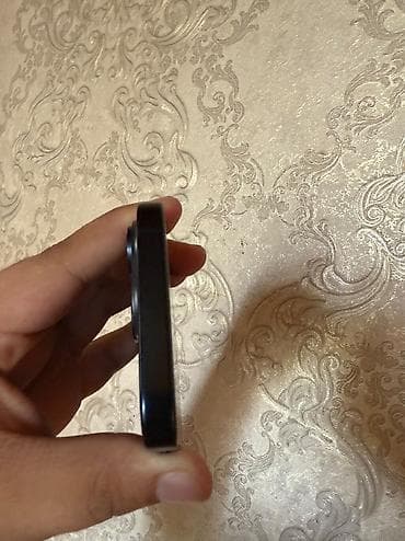 hp 15: IPhone 15 Pro, 128 GB — 3