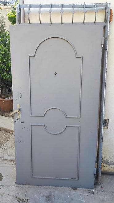 itlerin alisi: Seyf qapi 220/107sm 180azn Bineqedi 9090 leli Dəmir giriş qapısı - — 1