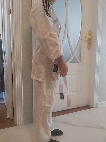 kiraye geyim: Cudo kimanosu. Az geyinilib. Adidas firması. 6-9 yaş. Ölçü- 140 — 4