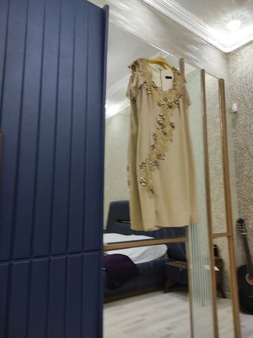 узбекское платье со штанами: 1defe geyinilib. cox baha alinib el islemelidir. Qaslarla bezedilib — 2