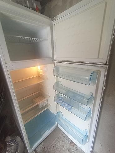 soydcu: İşlənmiş 2 qapılı Beko Soyuducu Satılır, rəng - Ağ, Təkərli — 5