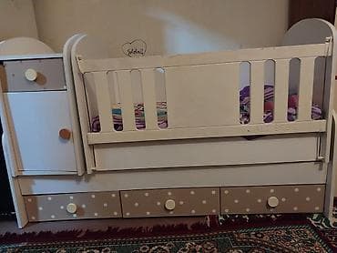 Oğlan və qız üçün, Dördbucaq, Beşik, Matras ilə, Yellənmə mexanizm ilə