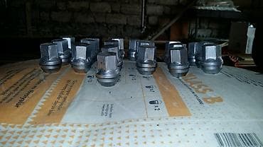 mercedes disk: Jeep ucun teker boltu bir ededi 5 azn 20 ededdir — 1