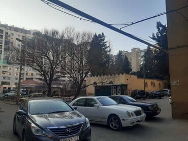 konteyner mağaza: Razində,sahəsi 20kv/m olan,obyekt icarəyə verilir.Su işıq — 2