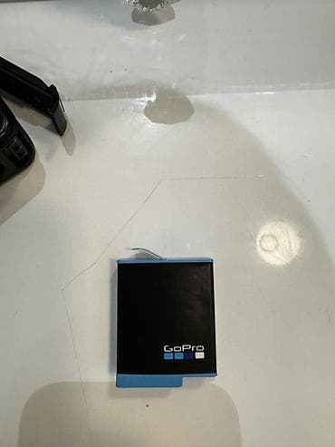 gopro hero 3: GoPro HERO10 Black aksion kamerası Xüsusiyyətlər: - Ön və arxa ekran — 3