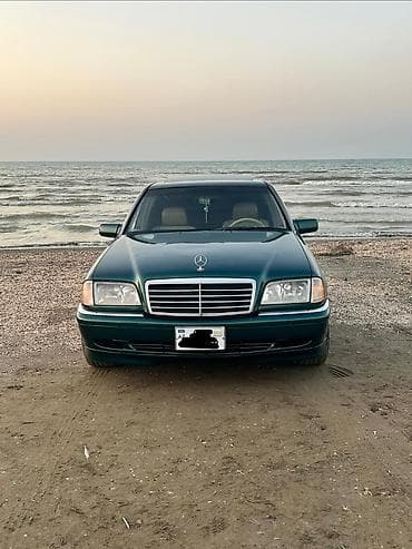 priora diskleri: Mercedes-Benz C-Sinfi sedan (W202) – tünd yaşıl rəng, bej dəri salon — 2
