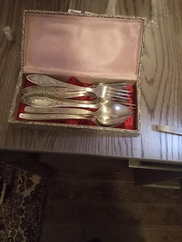 Gümüşü rəngli süfrə dəsti – qaşıq və çəngəl komplekti - Tərkib