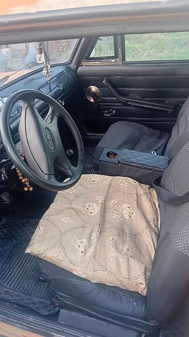 bmw e60 qiyməti: VAZ 2101 (“Jiquli”) sedan - Kuzov: 4 qapılı, narıncı rəng, xrom ön və — 6