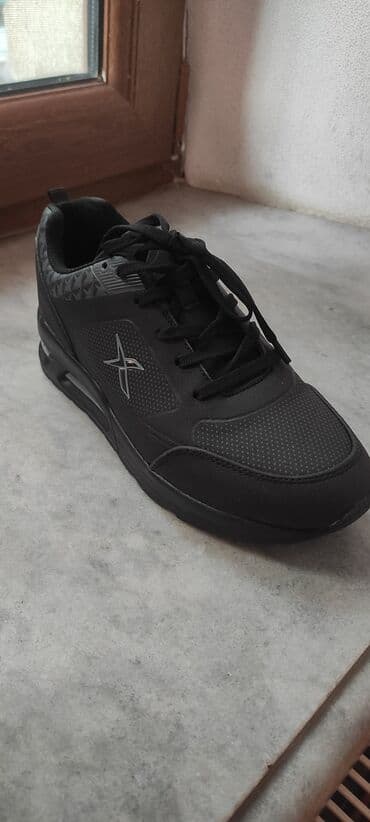 бу вещи: Qara rəngli orijinal Kinetix brendinin qaçış ayaqqabısı.Unisexdir — 1