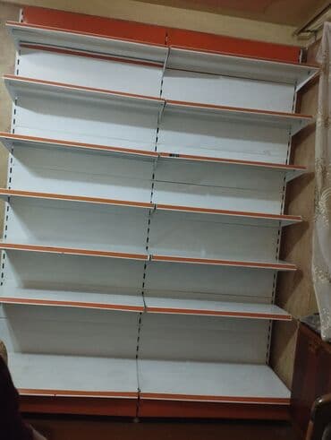 Mağaza vitrin rəfi – metal karkaslı, modul konstruksiyalı divar tipli