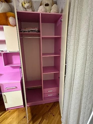 Uşaq/yeniyetmə otağı üçün mebel dəsti Tərkibi: - İş masası: geniş iş