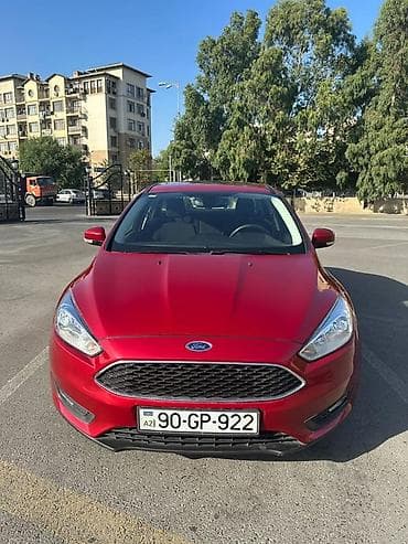 şuşa ramana: Ford Focus sedan, qırmızı rəng. - Kuzov: 4 qapılı sedan, aerodinamik — 1