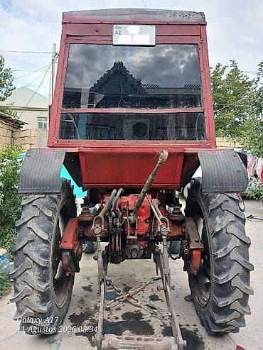 disk qabi: Qırmızı kabinəli traktor - Yanacaq: dizel - Çəki və güc sinfi: orta — 1