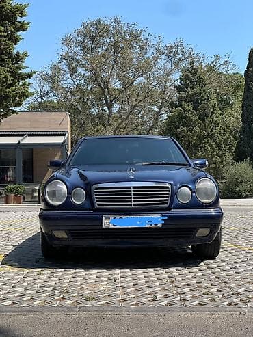 audi a5: Mercedes-Benz E-Class: 2.4 l | 1999 il Sedan — 1