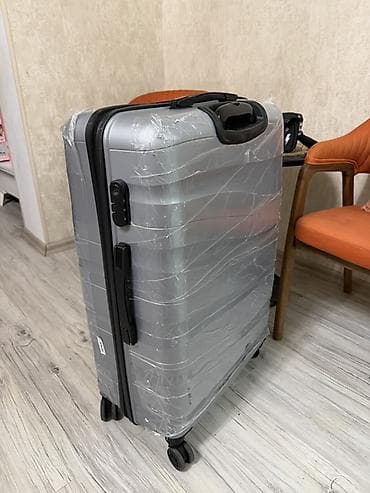 Çamadanlar: Böyük ölçülü sərt korpuslu çamadan – gümüş rəng. - Material: sərt — 2