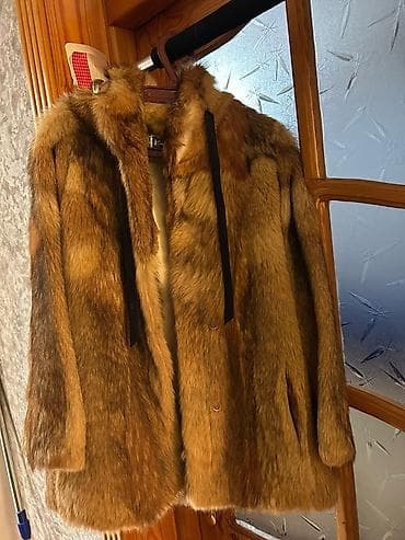 kurta: Qadın kürkü – təbii tük görünüşlü, qızılı-qəhvəyi tonlarda, dizə yaxın — 1