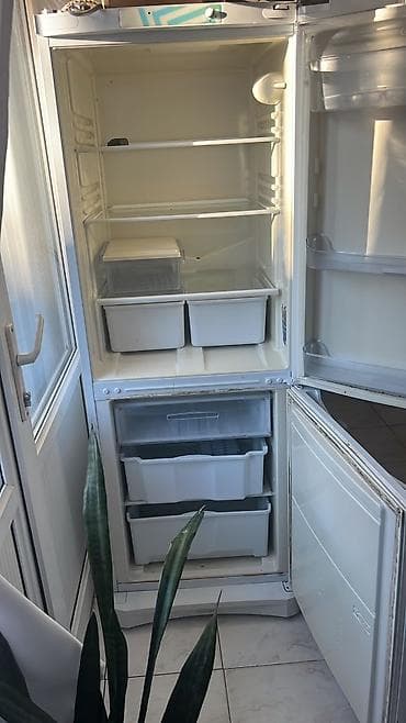 qapi zvanoku: Indesit iki qapılı soyuducu - Aşağıda dondurucu bölmə, yuxarıda — 2