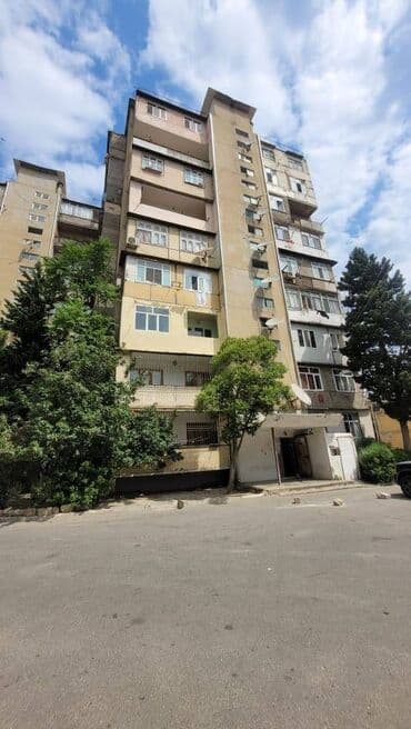 9 ci mikrorayon satilan evler: Bakı, 3 otaqlı, Köhnə tikili, m. Xalqlar Dostluğu, 75 kv. m — 12