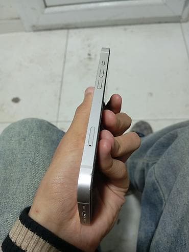 IPhone 13, 128 GB, Gümüşü, Face ID lalafo.az -da IPhone 13, 128 GB, Gümüşü, Face ID