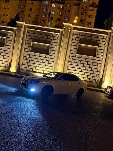 vito disk: Ağ rəngli sedan – fərdi tüninqli eksteryer və LED işıq paketi — 3